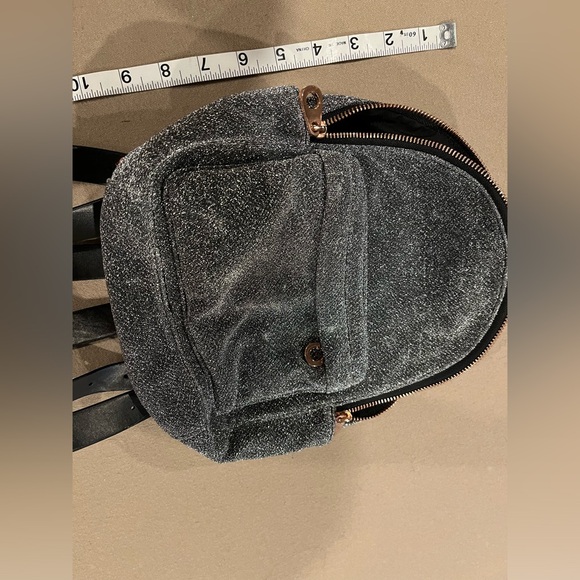 3/$30 American Eagle sparkly mini backpack with rose gold hardware - Picture 7 of 10